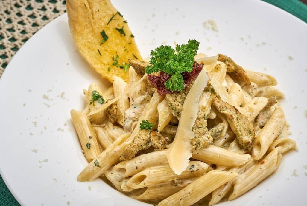 Tavuklu Penne Alfredo/Penne Alfredo With Chicken