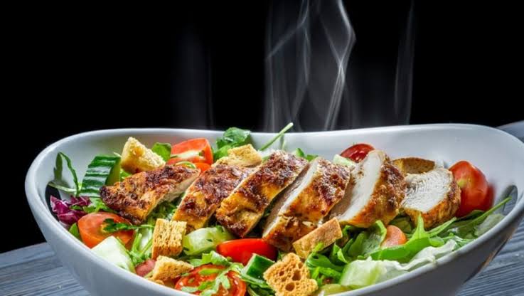 Tavuklu Sezar Salata/Chicken Caesar Salad