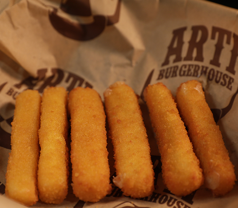 Ev Yapımı Mozzarella Sticks (4 Adet)